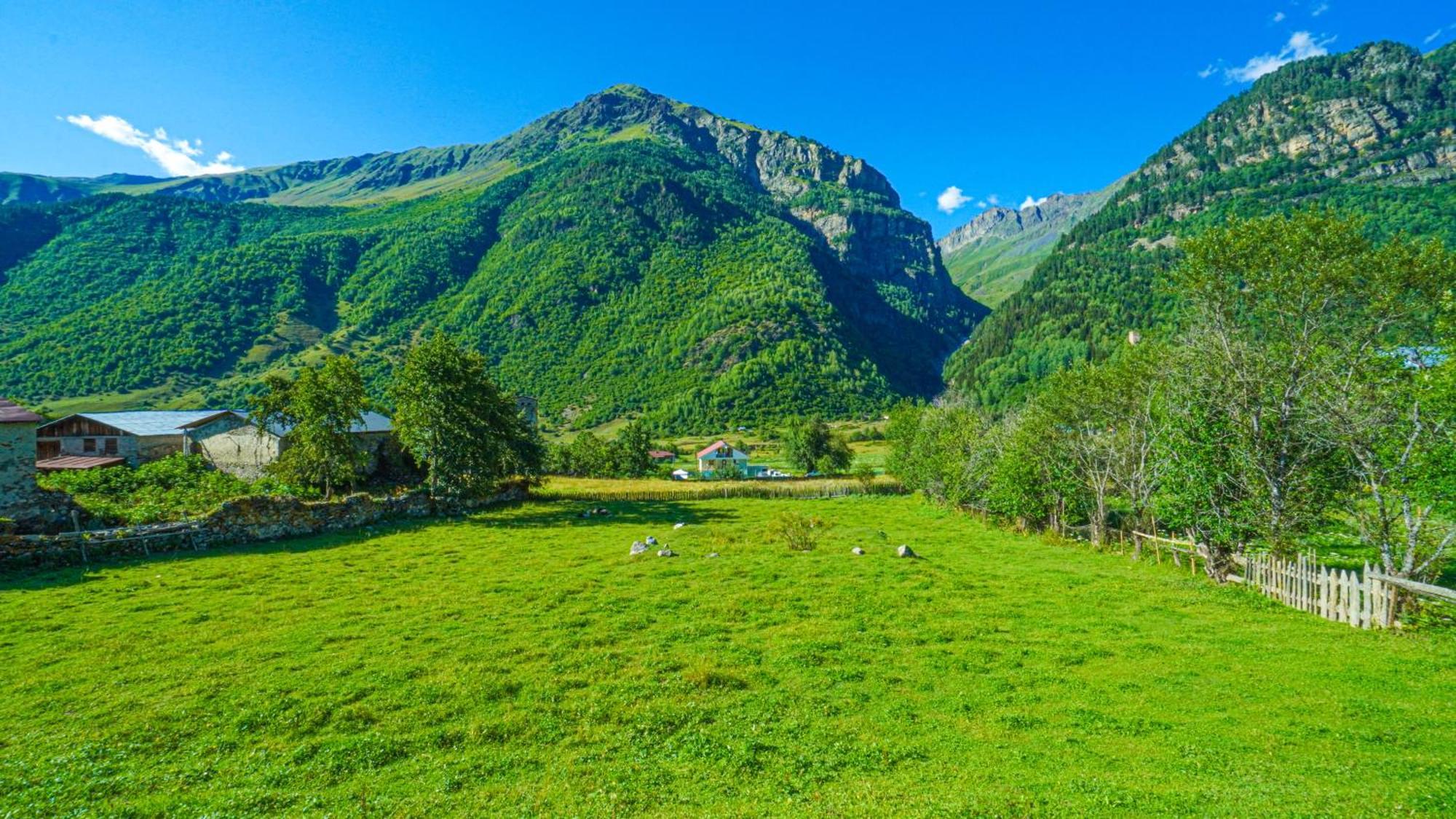 Givi Kakhiani'S Guesthouse Zhabeshi Exteriör bild