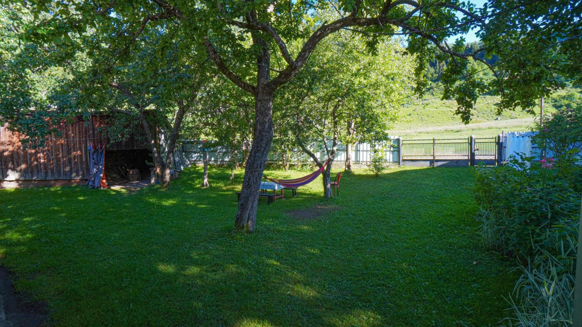 Givi Kakhiani'S Guesthouse Zhabeshi Exteriör bild