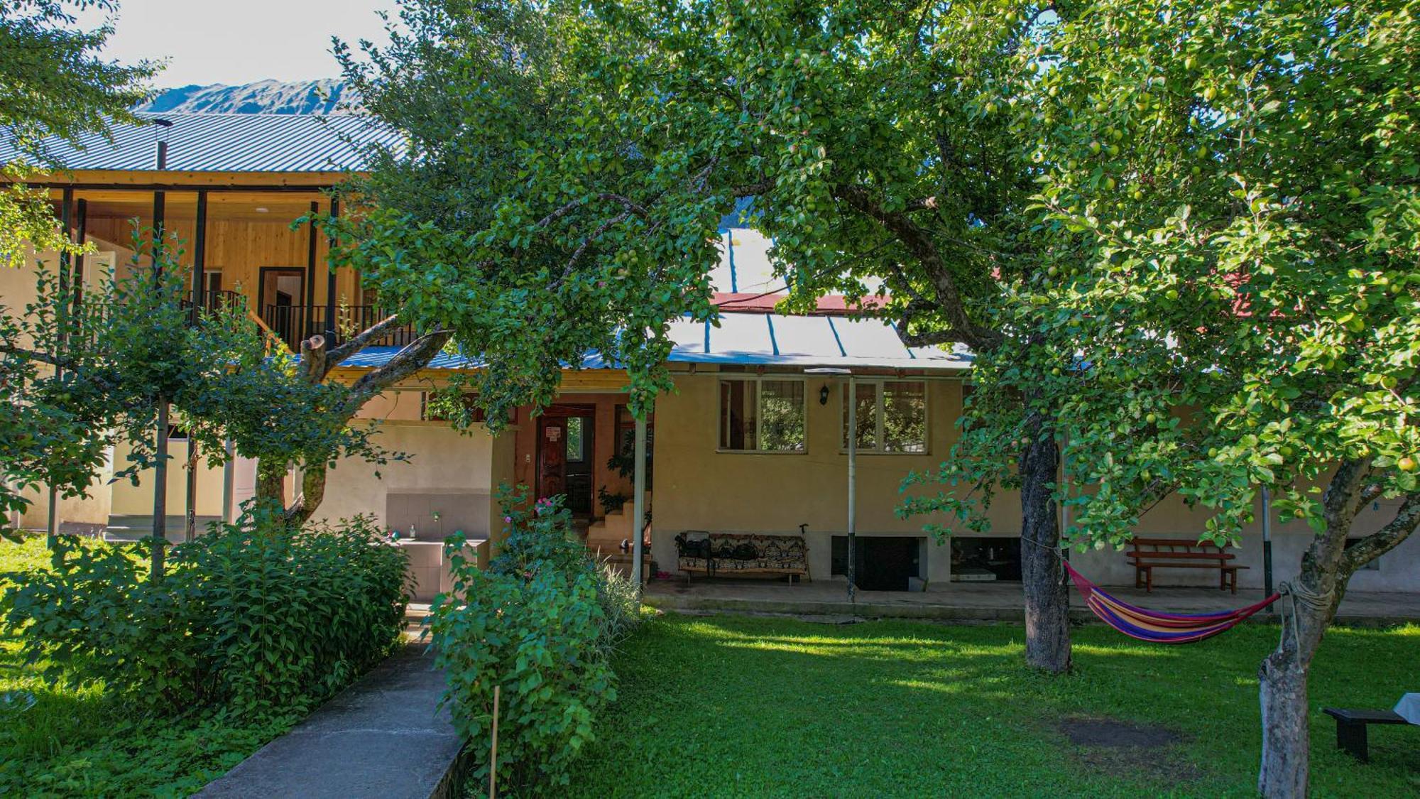 Givi Kakhiani'S Guesthouse Zhabeshi Exteriör bild