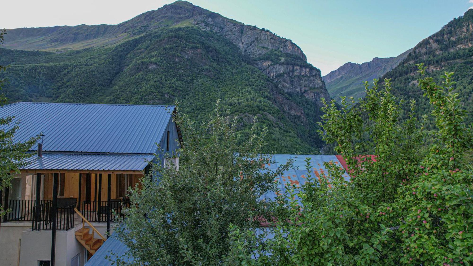 Givi Kakhiani'S Guesthouse Zhabeshi Exteriör bild