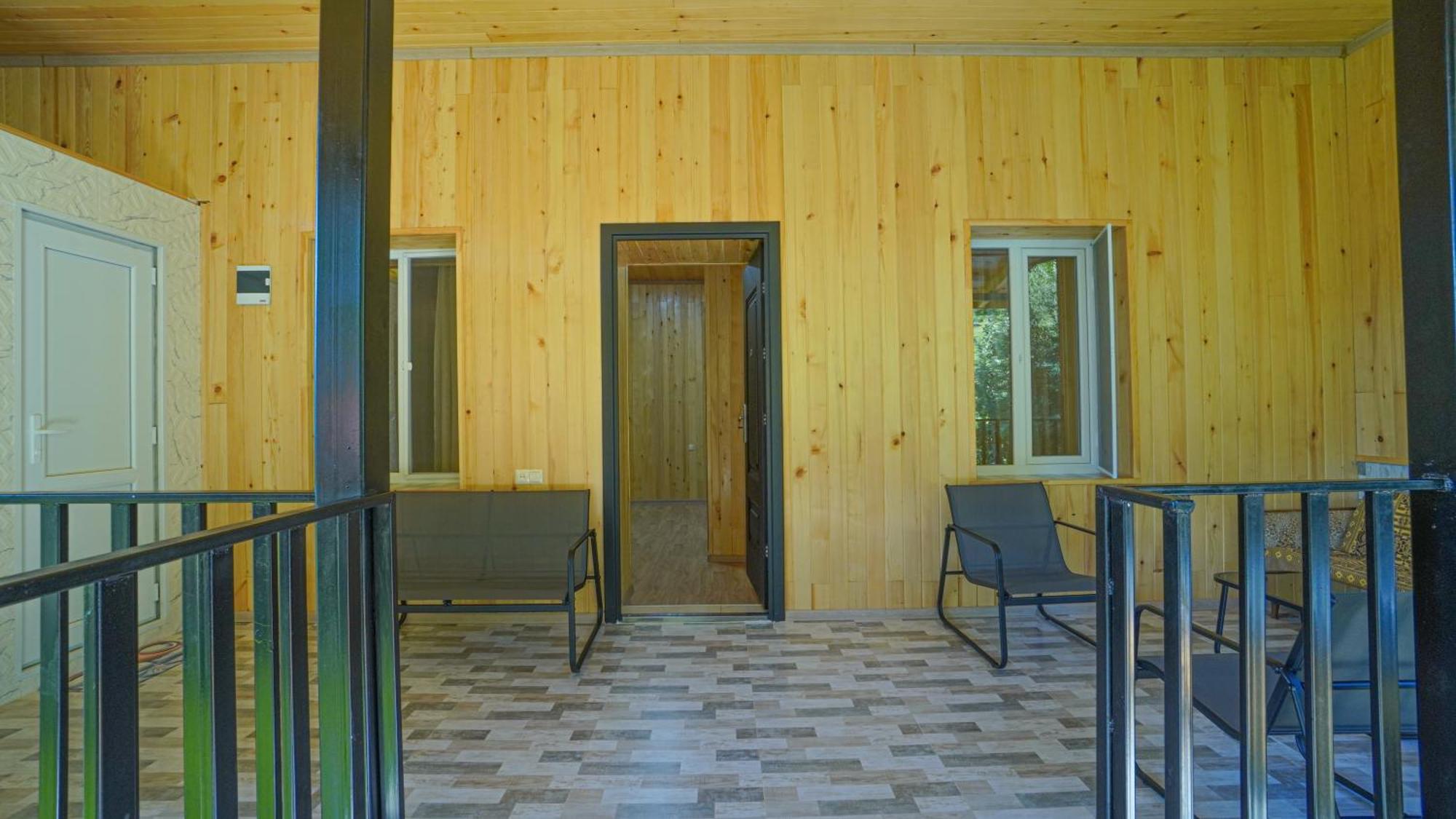 Givi Kakhiani'S Guesthouse Zhabeshi Exteriör bild