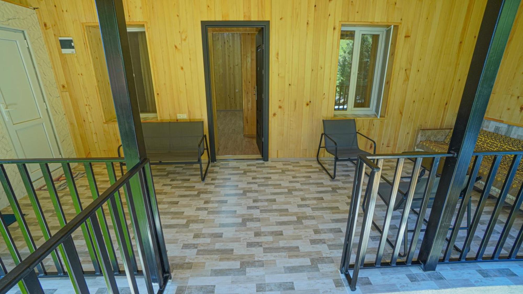 Givi Kakhiani'S Guesthouse Zhabeshi Exteriör bild