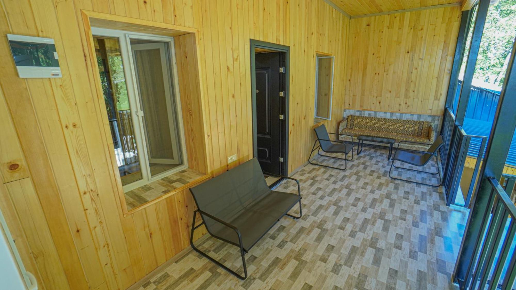 Givi Kakhiani'S Guesthouse Zhabeshi Exteriör bild