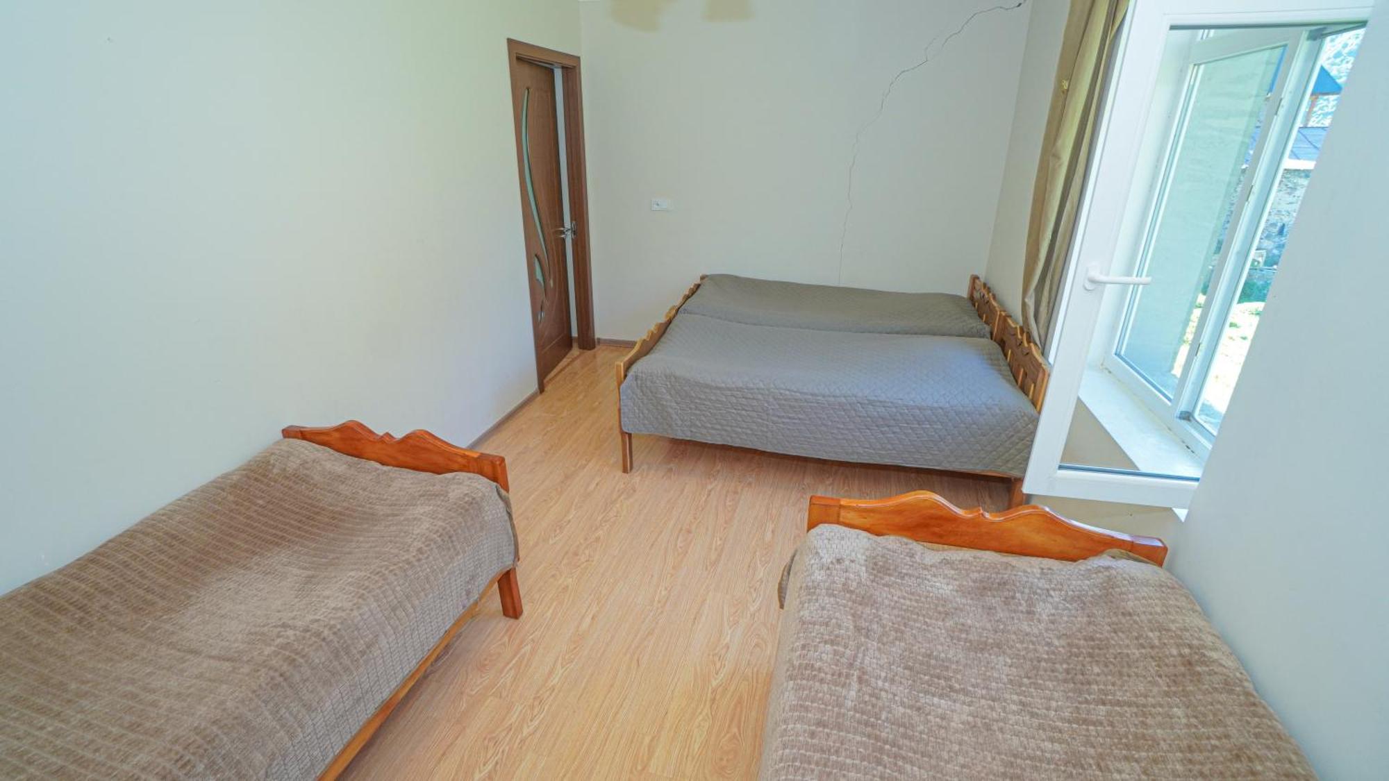 Givi Kakhiani'S Guesthouse Zhabeshi Exteriör bild