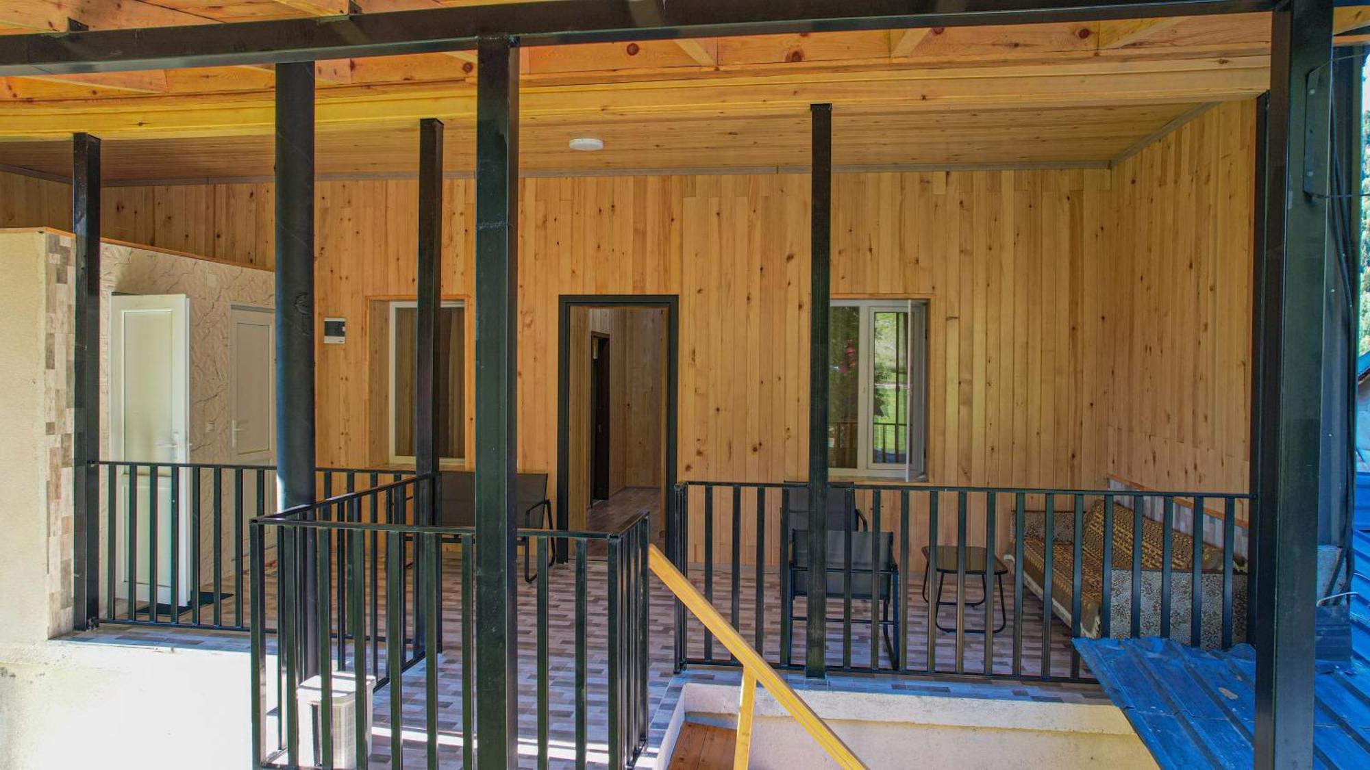 Givi Kakhiani'S Guesthouse Zhabeshi Exteriör bild